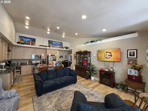 1660 NE Alameda Avenue Roseburg OR 97470