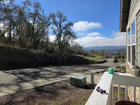 1660 NE Alameda Avenue Roseburg OR 97470