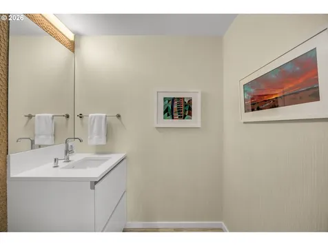 1075 NW Northrup Street Portland OR 97209