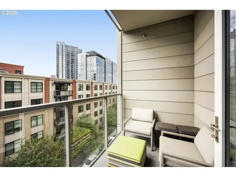 1075 NW Northrup Street Portland OR 97209
