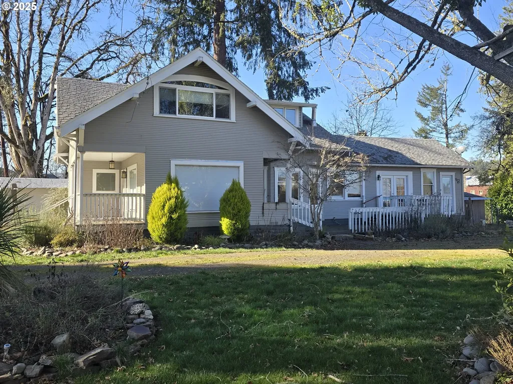 202 Adams Avenue Cottage Grove OR 97424