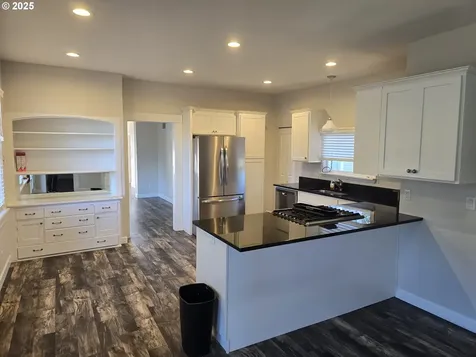 202 Adams Avenue Cottage Grove OR 97424