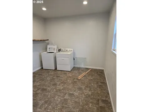 202 Adams Avenue Cottage Grove OR 97424