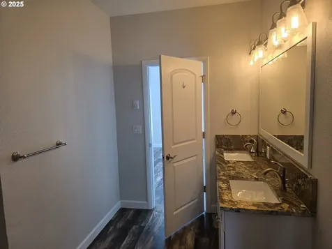 202 Adams Avenue Cottage Grove OR 97424