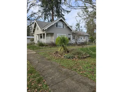 202 Adams Avenue Cottage Grove OR 97424
