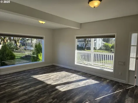 202 Adams Avenue Cottage Grove OR 97424