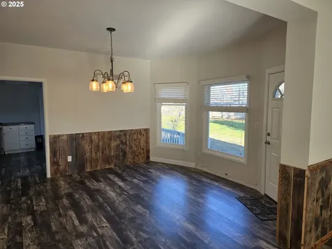 202 Adams Avenue Cottage Grove OR 97424