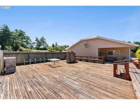 1066 Pirates Court Coos Bay OR 97420