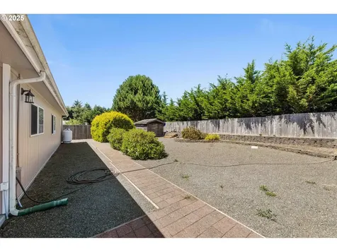 1066 Pirates Court Coos Bay OR 97420