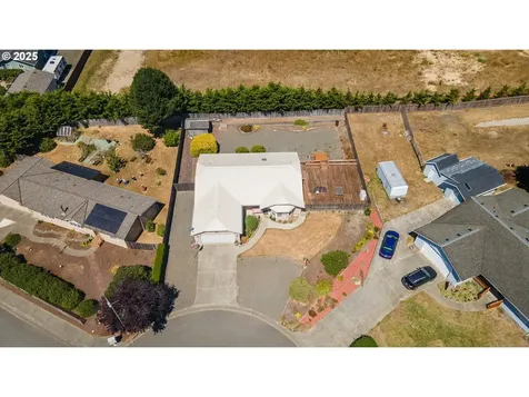 1066 Pirates Court Coos Bay OR 97420