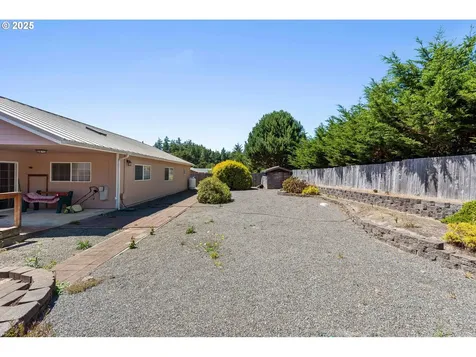 1066 Pirates Court Coos Bay OR 97420