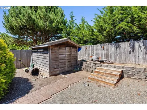 1066 Pirates Court Coos Bay OR 97420