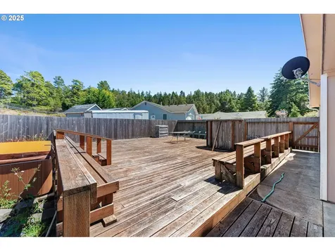 1066 Pirates Court Coos Bay OR 97420