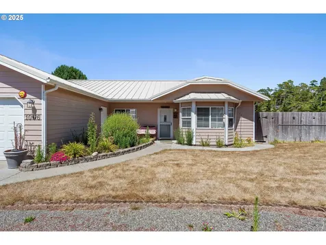 1066 Pirates Court Coos Bay OR 97420