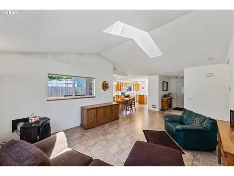 1066 Pirates Court Coos Bay OR 97420