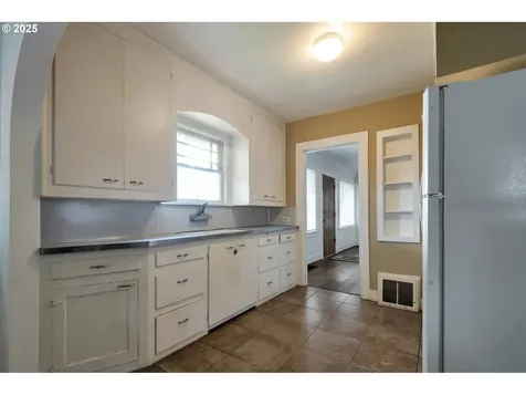 5617 SE Rural Street Portland OR 97206