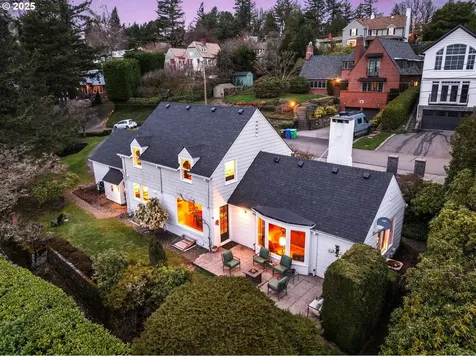 3833 SW Greenleaf Drive Portland OR 97221