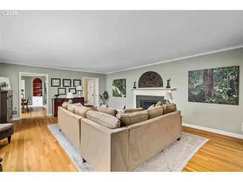 3833 SW Greenleaf Drive Portland OR 97221
