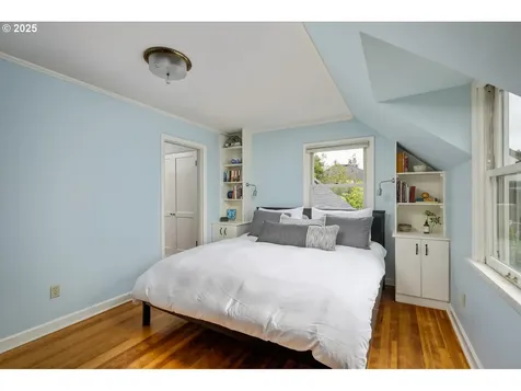 3833 SW Greenleaf Drive Portland OR 97221