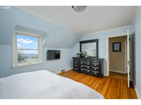 3833 SW Greenleaf Drive Portland OR 97221