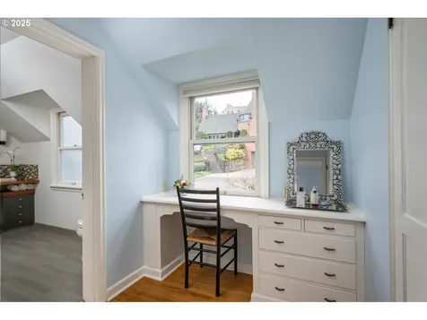 3833 SW Greenleaf Drive Portland OR 97221