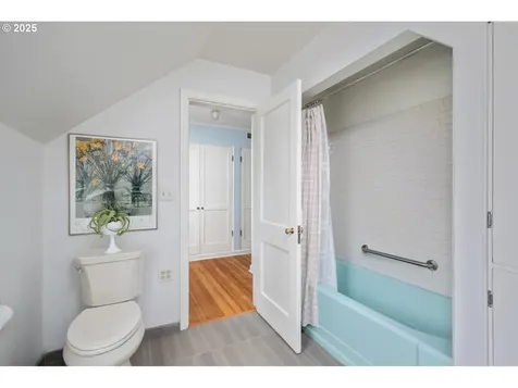 3833 SW Greenleaf Drive Portland OR 97221