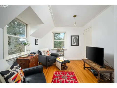 3833 SW Greenleaf Drive Portland OR 97221