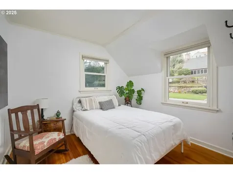 3833 SW Greenleaf Drive Portland OR 97221
