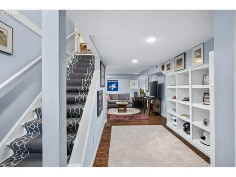 3833 SW Greenleaf Drive Portland OR 97221