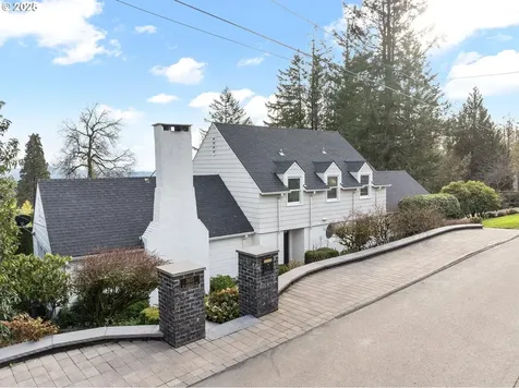 3833 SW Greenleaf Drive Portland OR 97221