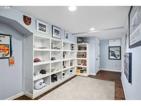3833 SW Greenleaf Drive Portland OR 97221