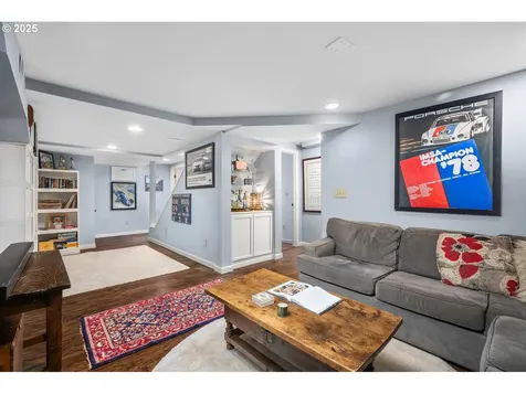 3833 SW Greenleaf Drive Portland OR 97221