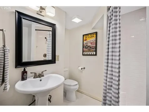 3833 SW Greenleaf Drive Portland OR 97221