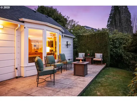 3833 SW Greenleaf Drive Portland OR 97221