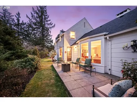 3833 SW Greenleaf Drive Portland OR 97221