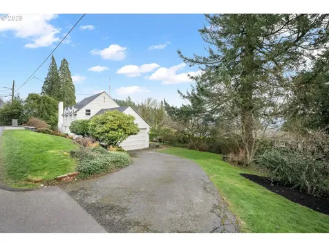 3833 SW Greenleaf Drive Portland OR 97221