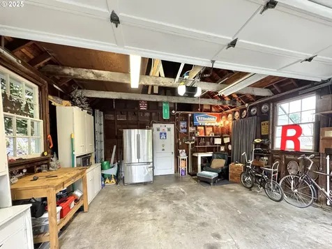 3833 SW Greenleaf Drive Portland OR 97221