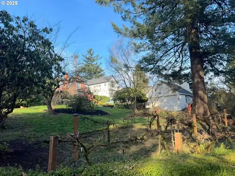 3833 SW Greenleaf Drive Portland OR 97221