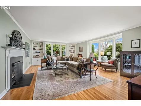 3833 SW Greenleaf Drive Portland OR 97221