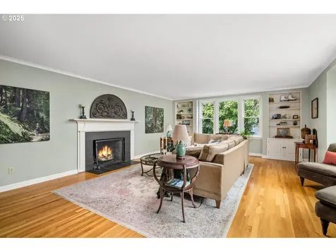 3833 SW Greenleaf Drive Portland OR 97221