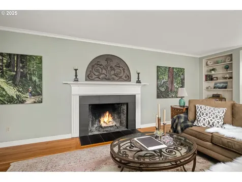 3833 SW Greenleaf Drive Portland OR 97221