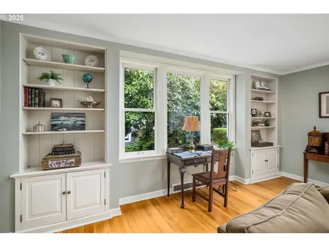 3833 SW Greenleaf Drive Portland OR 97221