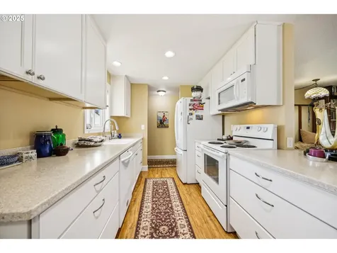 355 Cedar Avenue Woodburn OR 97071