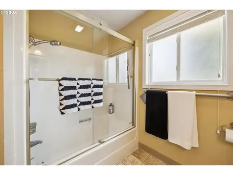 355 Cedar Avenue Woodburn OR 97071