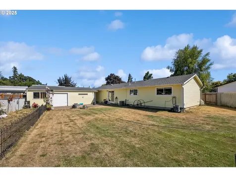 355 Cedar Avenue Woodburn OR 97071