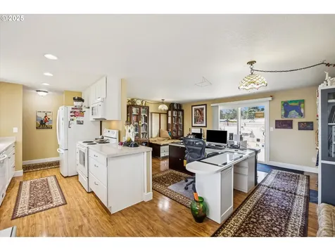 355 Cedar Avenue Woodburn OR 97071