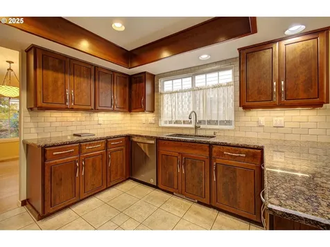 10216 SE 15th Street Vancouver WA 98664