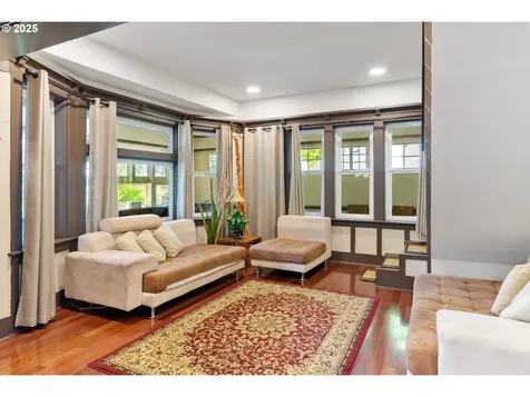 6541 E Burnside Street Portland OR 97215