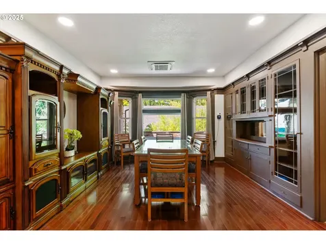 6541 E Burnside Street Portland OR 97215