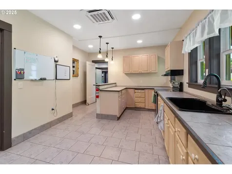 6541 E Burnside Street Portland OR 97215